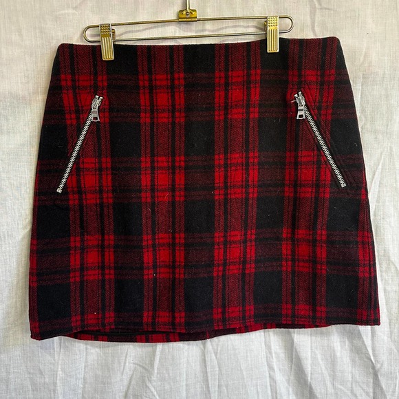 GAP Dresses & Skirts - Gap Wool Blend Zip Pocket Red Plaid Mini Skirt Size 8